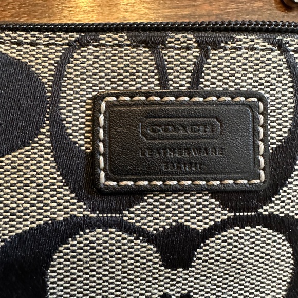 COACH change purse - Picture 2 of 3